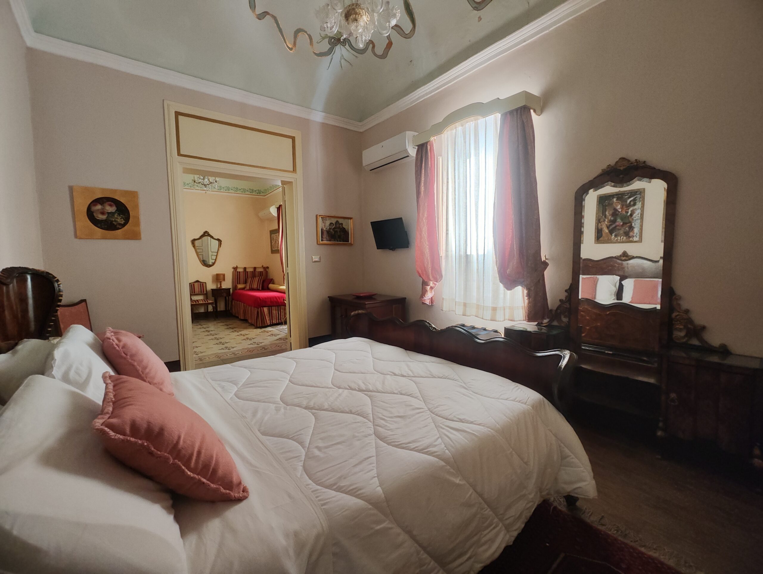 Camera Padronale suite padronale roccamelia historic houses
